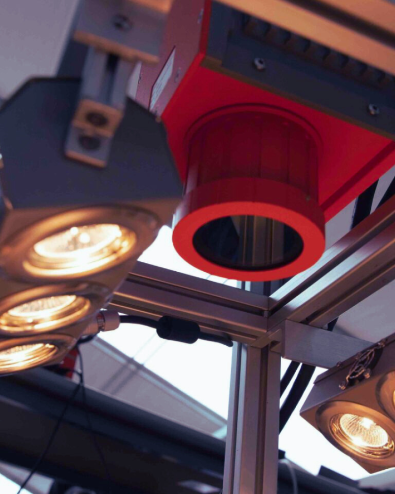 Specim SWIR mounted with halogen lights